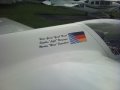 Dieses Flugzeug fliegt unter bayrischer Flagge.jpg