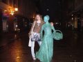 Sandra und Statue.JPG